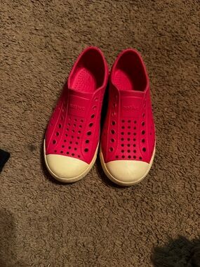 Native Kids Jefferson Slip-On Sneakers in hot pink